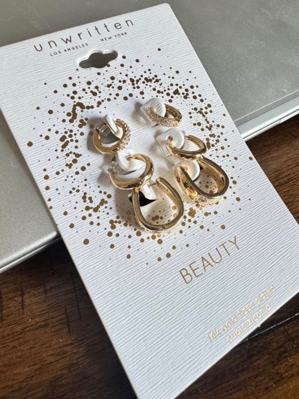 UNWRITTEN earrings set